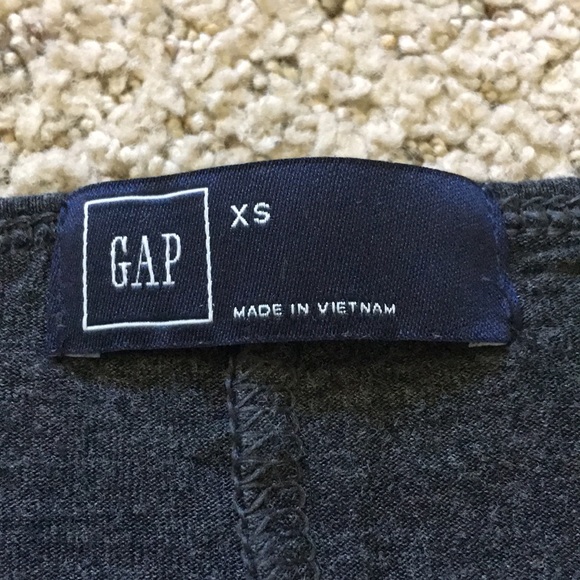 SOLD - XS gap long sleeve - Picture 2 of 3